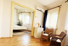 BoHemian Condo in City Center / Sleep & Explore